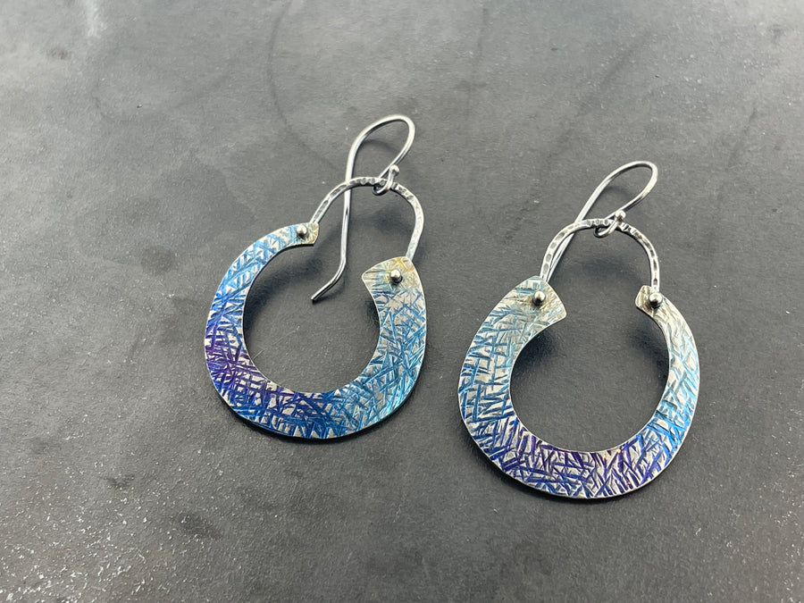 Rise and Titanium round earrings
